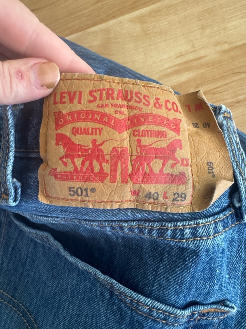 Levi's Men's 501 Blue Straight Button Fly Jeans Size 40 - Picture 5 of 6